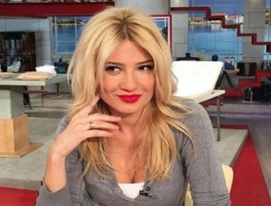 Η Φαίη Σκορδά αποκαλύπτει τον νέο αρχισυντάκτη της εκπομπής της (βίντεο)